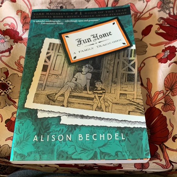 Fun Home a Family Tragicomic by Alison Bechel - Picture 1 of 3